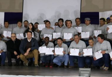 Más de 250 trabajadores del sector vitivinícola reciben certificado en región de O’Higgins