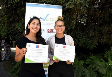 ChileValora entrega certificados de competencia a jóvenes capacitadas por Fundación SoyMás