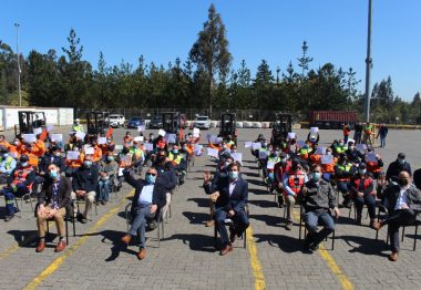 71 trabajadores portuarios de Valparaíso reciben certificados de competencias
