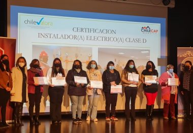 Mujeres de Villa Alemana certifican competencias como Instaladoras Eléctricas
