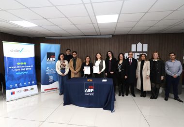 AIEP Y ChileValora firman convenio colaborativo de convergencia curricular